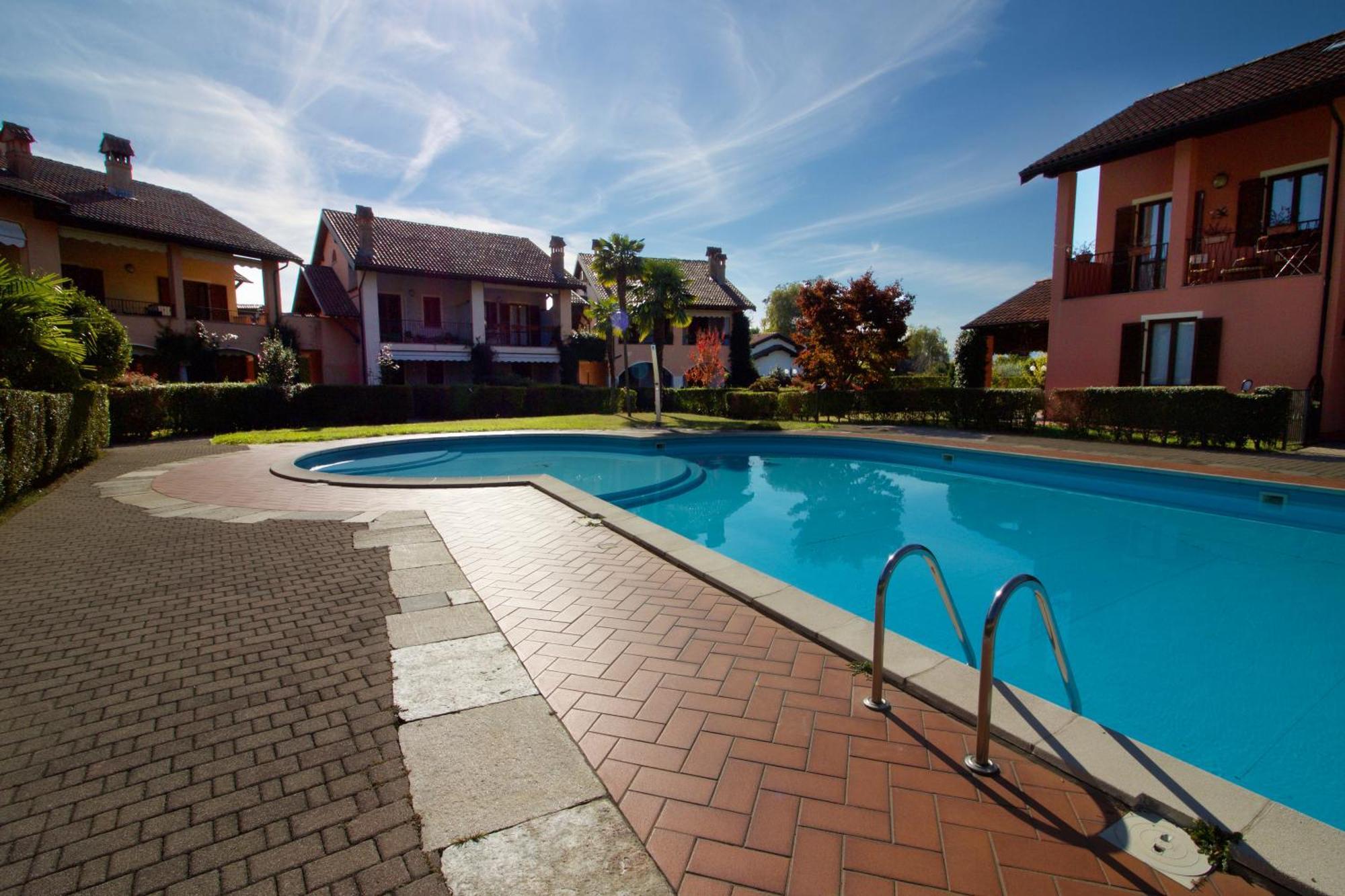 Sunflower Relax Pool And Terrace - Happy Rentals Lesa Exteriör bild